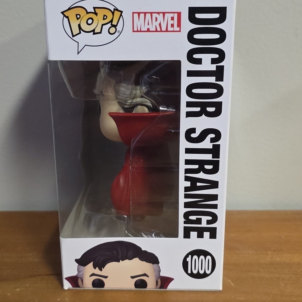 Funko Pop Doctor Strange Multiverse Figure - Red and Blue - Picture 4 of 6